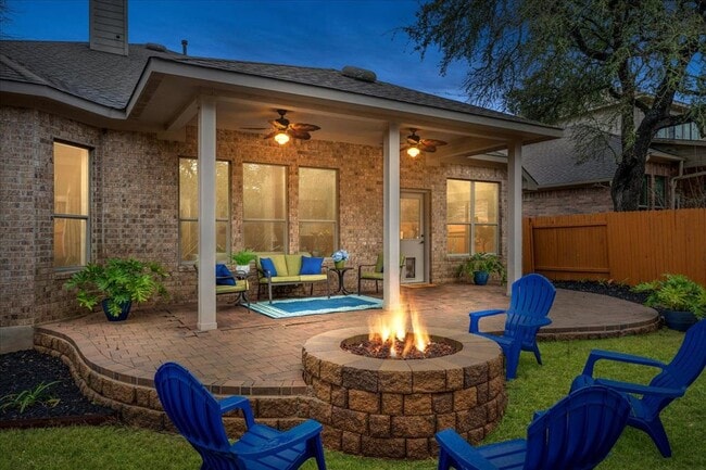 385 Wild Rose Dr in Austin, TX - Building Photo - Building Photo