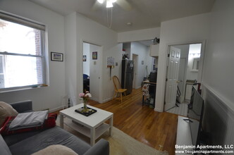 4 Cleveland Pl, Unit 8 in Boston, MA - Foto de edificio - Building Photo