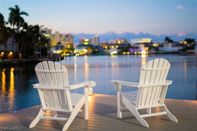 3737 Crayton Rd in Naples, FL - Building Photo - Building Photo