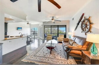 705 10th St S, Unit Old Naples Penthouse in Naples, FL - Building Photo - Building Photo