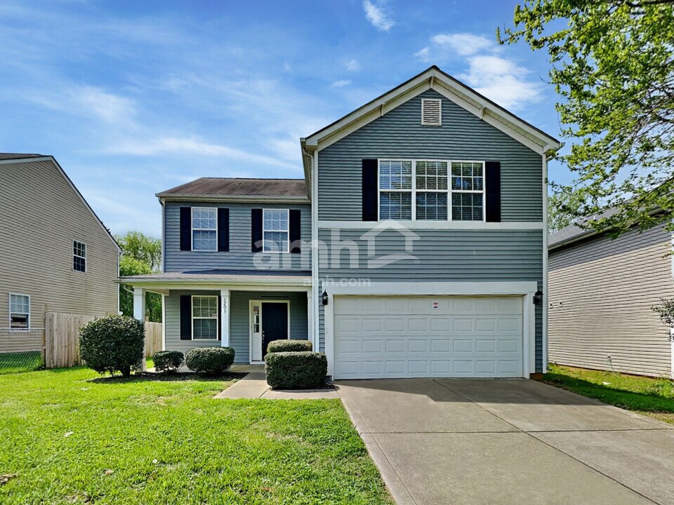 1205 Jordans Pond Ln in Charlotte, NC - Building Photo