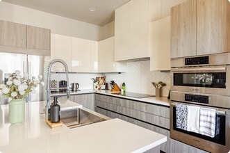 1817 N Saint Marys St, Unit #101 in San Antonio, TX - Foto de edificio - Building Photo