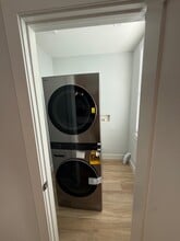 51 W Eagle St, Unit 2 in Boston, MA - Foto de edificio - Building Photo