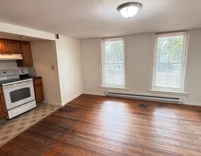23 Hayward Ave in Colchester, CT - Building Photo - Building Photo