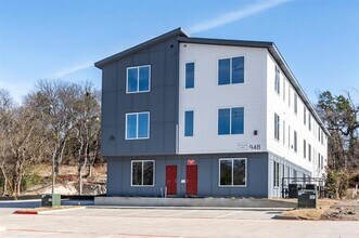 948 Corinth St in Dallas, TX - Foto de edificio - Building Photo