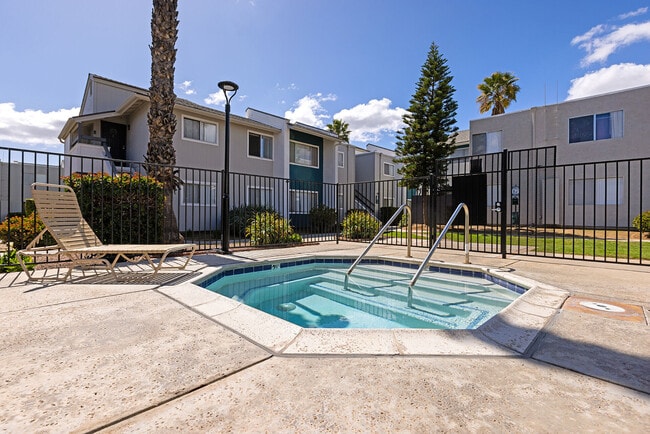 Terre at Creek in Ramona, CA - Foto de edificio - Building Photo