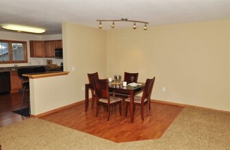 2533 Leopold Way, Unit 2533 Leopold in Sun Prairie, WI - Building Photo - Building Photo