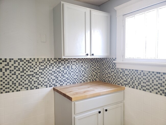 423 Steward Ave, Unit A in Jackson, MI - Foto de edificio - Building Photo