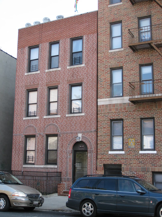 4029 67th St in Flushing, NY - Building Photo