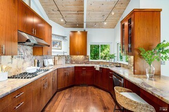 17389 Gehricke Rd in Sonoma, CA - Building Photo - Building Photo