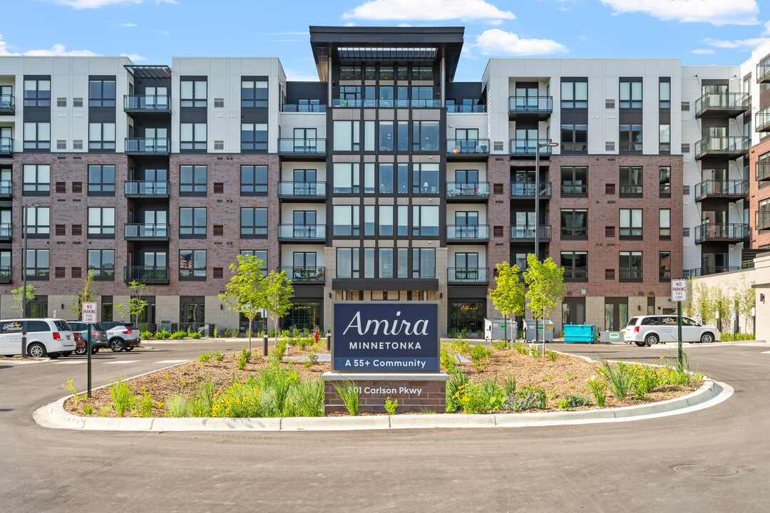 Amira Minnetonka in Minnetonka, MN - Building Photo