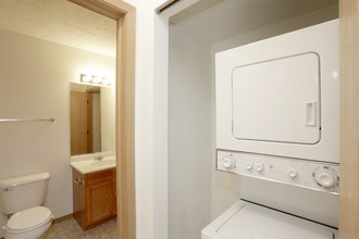 Main &amp; Veterans Crossing in Bloomington, IL - Building Photo - Interior Photo