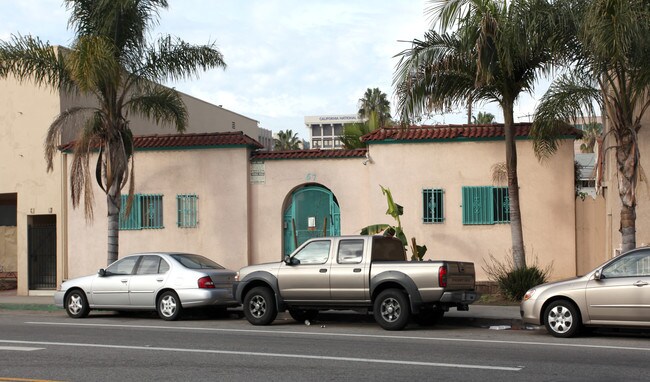 67 Alamitos Ave in Long Beach, CA - Foto de edificio - Building Photo