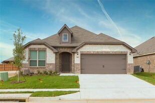 411 Cooper St in Argyle, TX - Building Photo