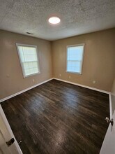 2821 Club Plaza Rd in Raleigh, NC - Foto de edificio - Building Photo