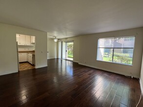 1766 Sinaloa Rd in Simi Valley, CA - Foto de edificio - Building Photo