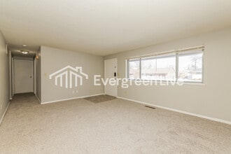 2162 Burnside Dr in Dayton, OH - Building Photo - Building Photo