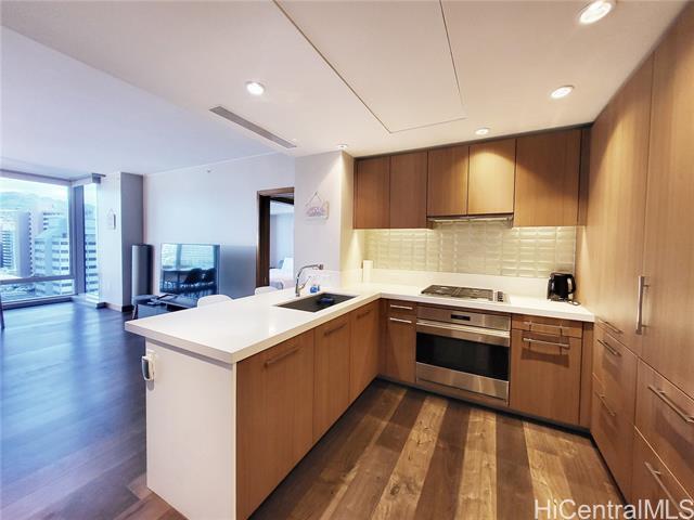 1555 Kapiolani Blvd in Honolulu, HI - Building Photo - Building Photo