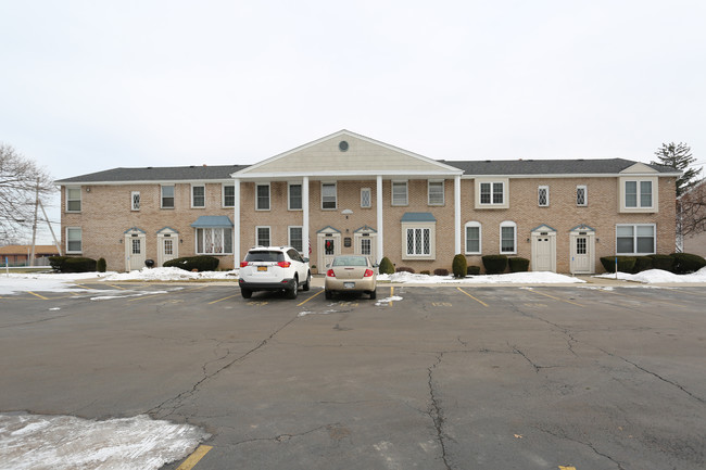 Beechwood Manor Apartments in Cheektowaga, NY - Building Photo - Building Photo