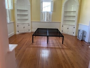 608 S Pleasant St, Unit Apt #1 in Amherst, MA - Foto de edificio - Building Photo