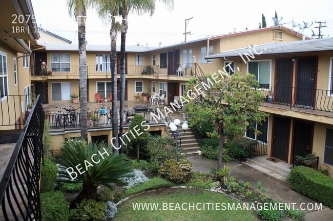2075 E Appleton St in Long Beach, CA - Building Photo - Building Photo