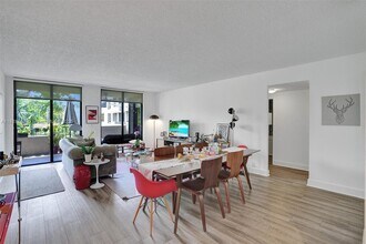 161 Crandon Blvd, Unit 325 in Key Biscayne, FL - Building Photo - Building Photo