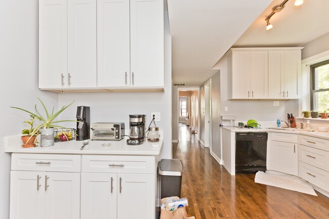 3253 N Kenmore Ave, Unit 3 in Chicago, IL - Building Photo - Building Photo