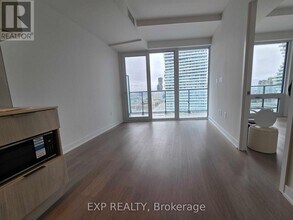 448 Burnhamthorpe Rd W in Mississauga, ON - Building Photo - Building Photo