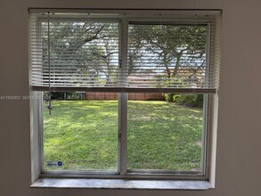 2522 NE 184th Terrace in North Miami Beach, FL - Building Photo - Building Photo