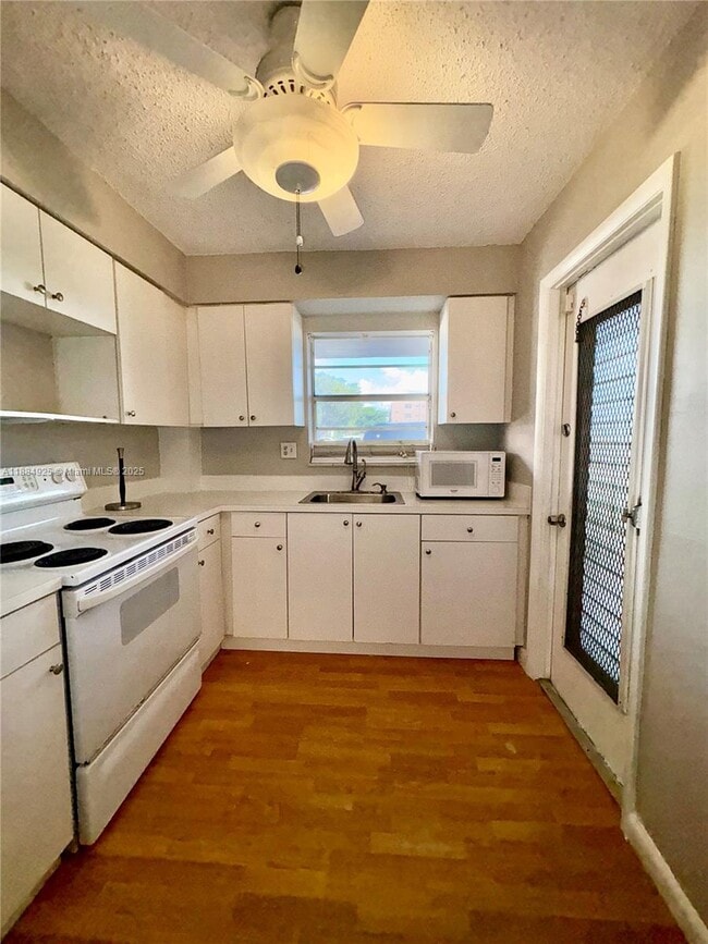 1200 Tallwood Ave in Hollywood, FL - Building Photo - Building Photo