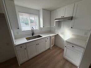 212 S Orange Ave, Unit F in Santa Ana, CA - Foto de edificio - Building Photo