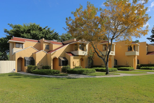 Savannah Place Apartments in Boca Raton, FL - Building Photo - Building Photo