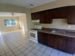 753 NE 9th St in Crystal River, FL - Foto de edificio - Building Photo