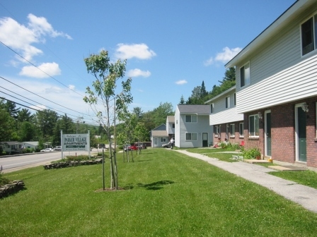 Parker Village Apartments in Littleton, NH - Foto de edificio