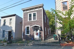 506 Tafel St in Cincinnati, OH - Building Photo