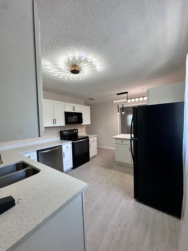 6650 Pinnochio Dr in Jacksonville, FL - Foto de edificio - Building Photo