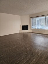 5325 Denny Ave in Los Angeles, CA - Building Photo - Building Photo