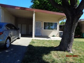 484 Fir St in Vacaville, CA - Building Photo