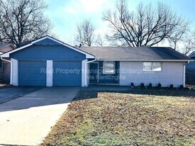 2114 Allenhurst St in Norman, OK - Building Photo