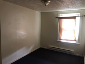 207 Cunningham St-Unit -C in Mercer, PA - Building Photo - Building Photo