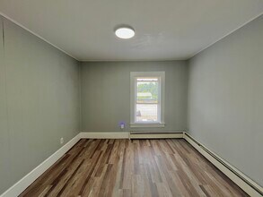 638 Lisbon St, Unit C in Lisbon, ME - Building Photo - Building Photo