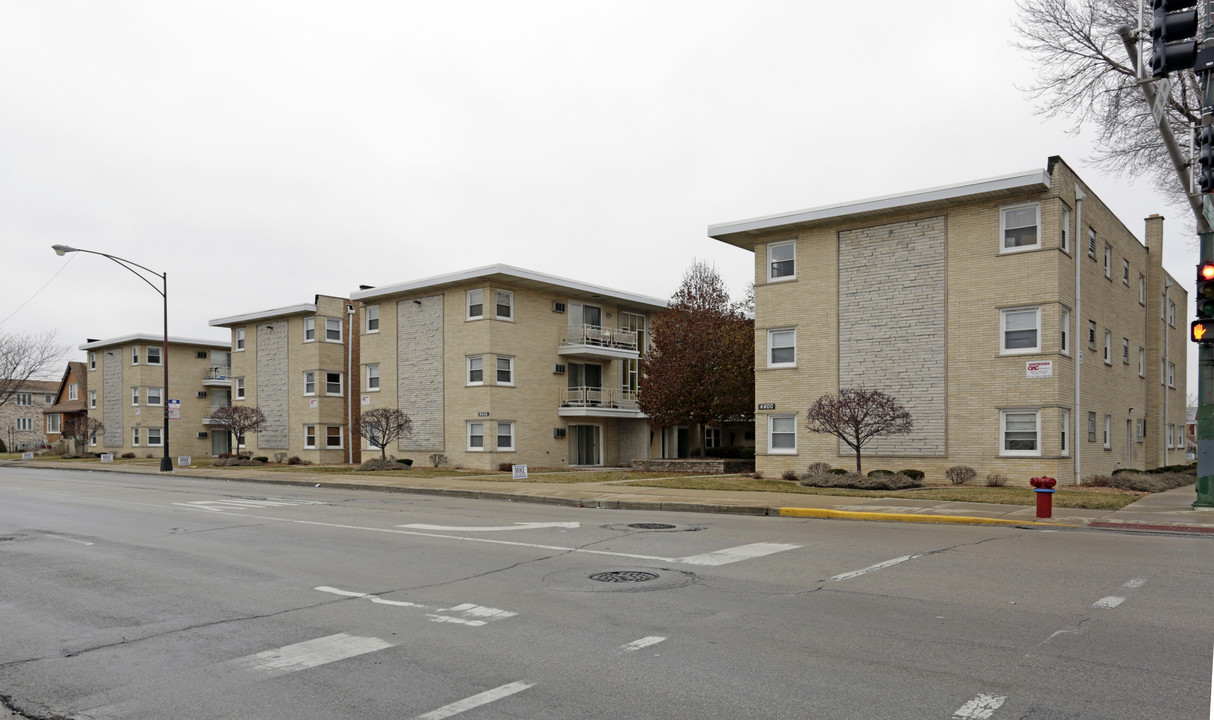 4400-4418 W 55th St in Chicago, IL - Building Photo