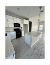 938 Redwood Ave in Rockport, TX - Foto de edificio - Building Photo