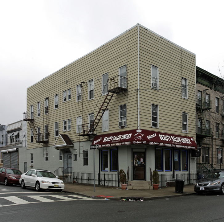 1049 West Side Ave in Jersey City, NJ - Building Photo