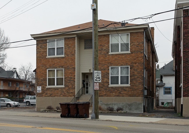 4008-4010 Montgomery Rd in Cincinnati, OH - Building Photo - Building Photo