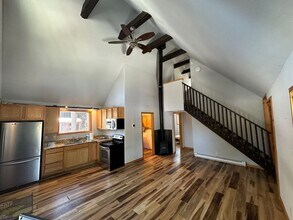 11879 Deerfield Dr in Truckee, CA - Building Photo - Building Photo