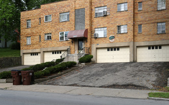 3897 Vine St in Cincinnati, OH - Foto de edificio - Building Photo