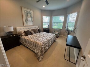 11624 Stonecreek Cir in Ft. Myers, FL - Foto de edificio - Building Photo