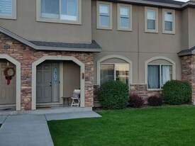 565 Pioneer Rd in Rexburg, ID - Building Photo