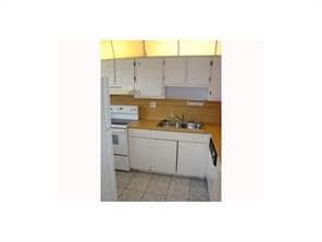 8471 Forest Hills Dr in Coral Springs, FL - Building Photo - Building Photo